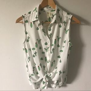 NWT Sleeveless Tie Front Buttondown - Cactus